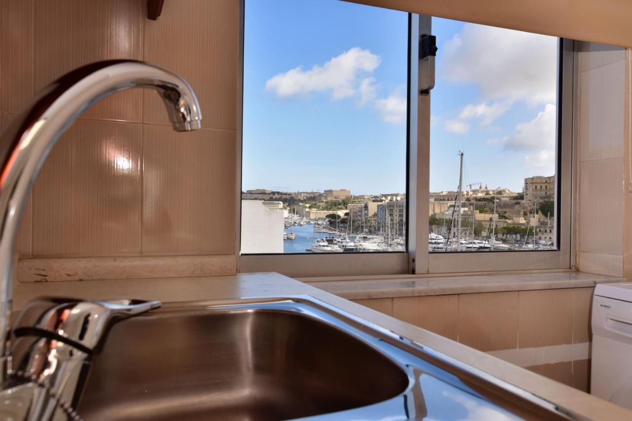 2 Bedroom, Bright & Central Top Floor Apartment - 5 مسيدا المظهر الخارجي الصورة